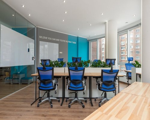 Interior view of a shared editorial workplace in the flat central areas of Mexico City